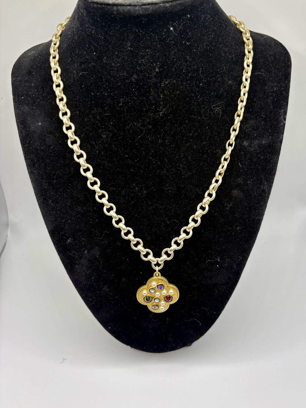 Vintage Matte Gold Quatrefoil Necklace Pearl Multicolor Jeweled Pendant 16”